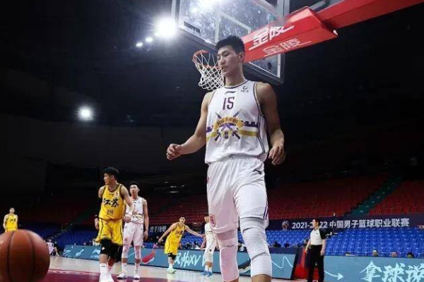 CBA一個(gè)賽季要打多少場(chǎng)比賽？