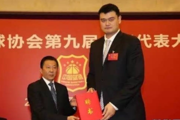 姚明什么時候擔任的籃協(xié)主席？