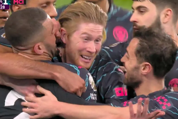 曼城德布勞內(nèi)八年<a href=http://8809.jianzhanzj.com/tag/yingchao.html target=_blank class=infotextkey>英超</a>生涯首次用頭球攻破對(duì)方球門