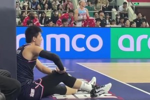 焦泊喬受傷沒人管？！新疆隊(duì)球員克里克在替補(bǔ)席喊人趕緊過來！