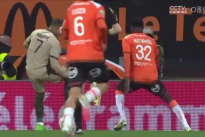 過于夸張姆巴佩空中油炸丸子過人送助攻，登貝萊推空門得手！