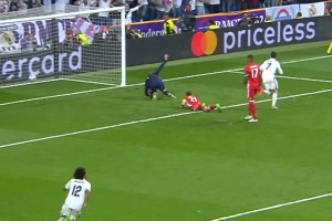 2017年的今天，c羅上演帽子戲法，皇馬擊敗拜仁